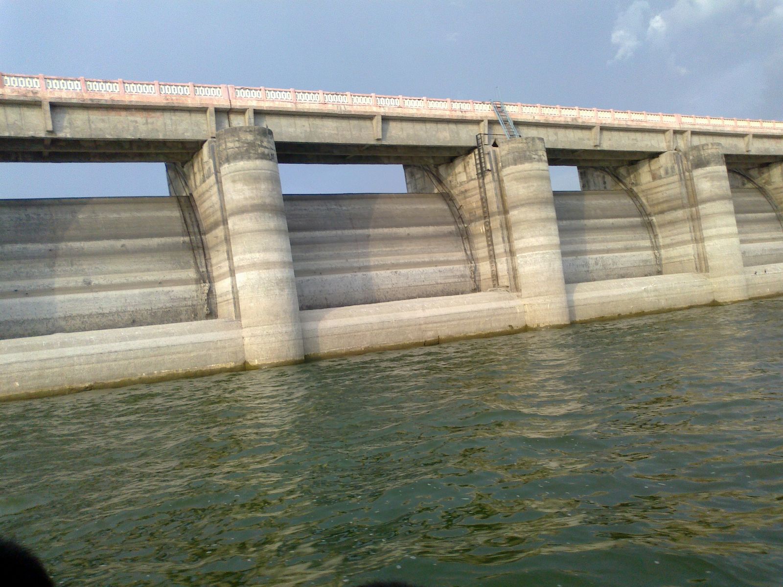 Spillway piers and gates of the Lower Manair dam