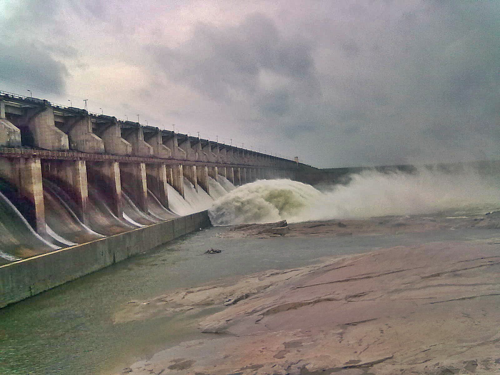 Water spilling through the Sriram Sagar dam gates